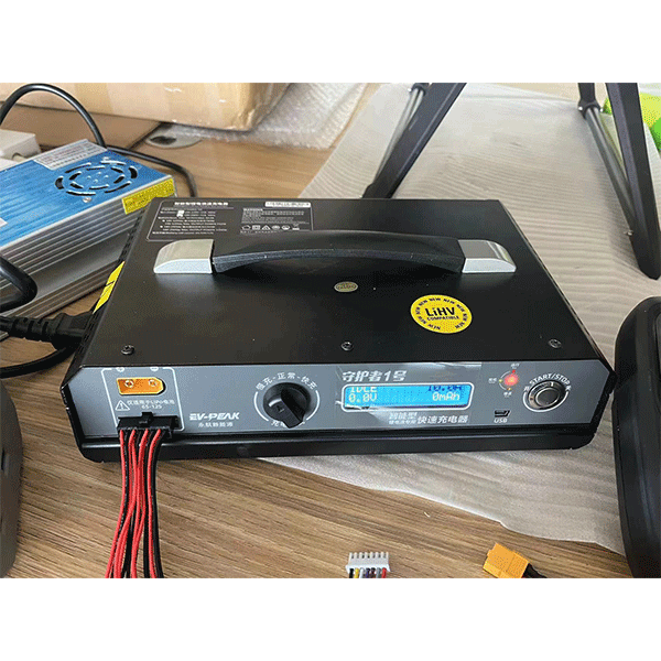 30A-1200W-Intelligent-Balance-Charger_1